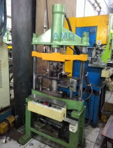Hydraulic Press 2 coulumn 9 ton  